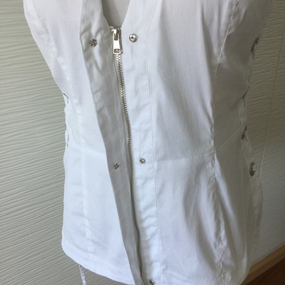 Bebe White Short Sleeve Blouse with Tie-up Detail - Picture 4 of 8